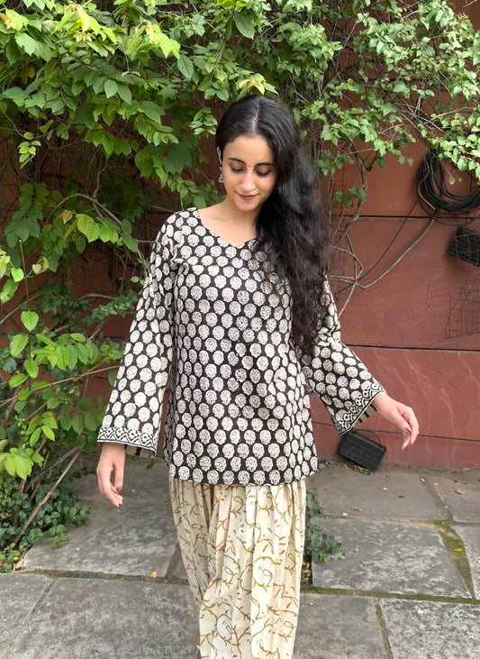 A woman wearing a blue floral cotton kurti